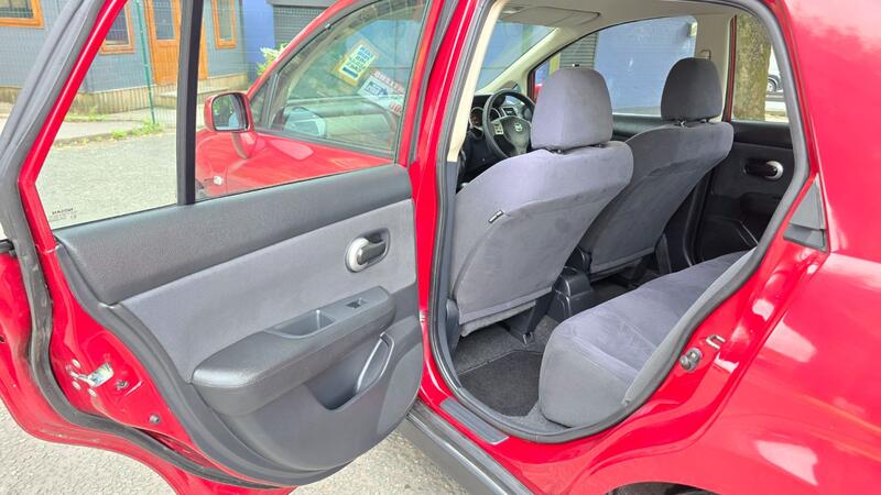NISSAN TIIDA