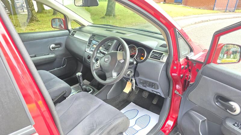 NISSAN TIIDA
