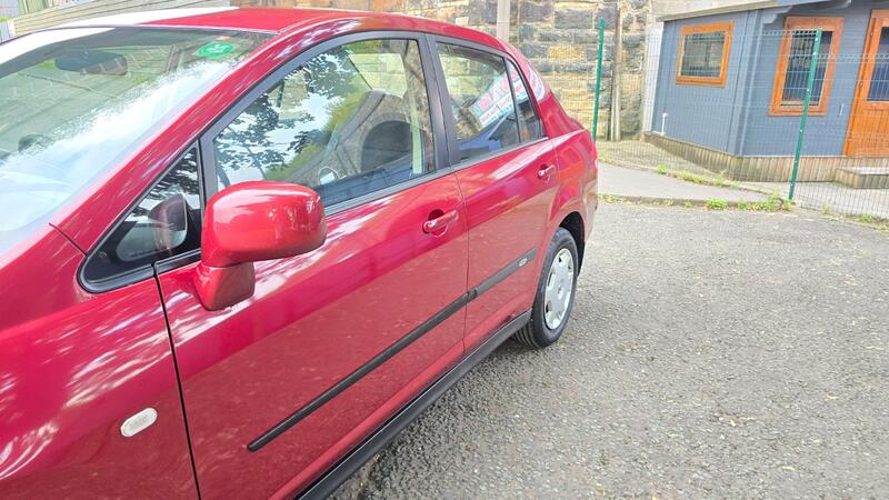 NISSAN TIIDA