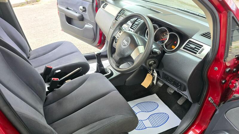 NISSAN TIIDA