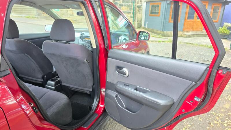 NISSAN TIIDA